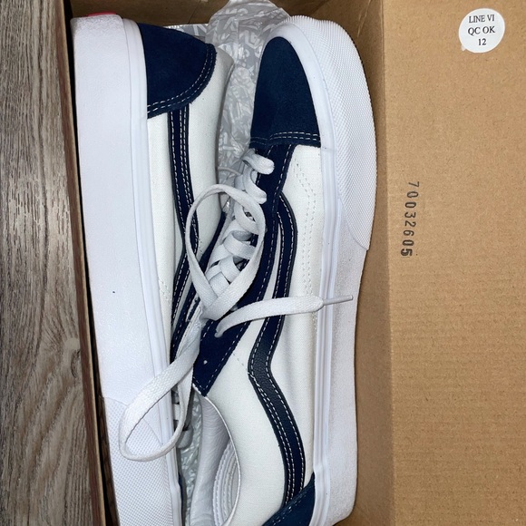 Vans - Picture 2 of 2